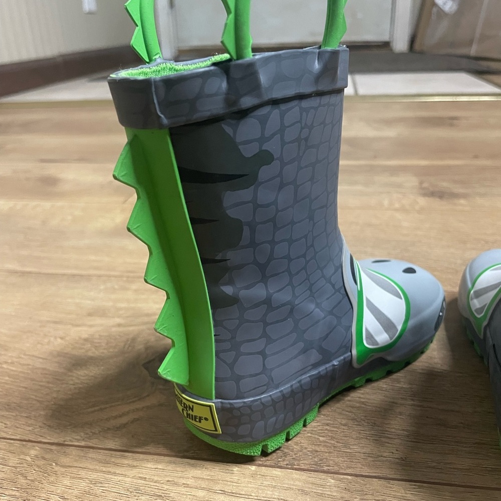 NWOT Western Chief Gray and Green Dinosaur Rain Boots size 7 - Picture 5 of 6